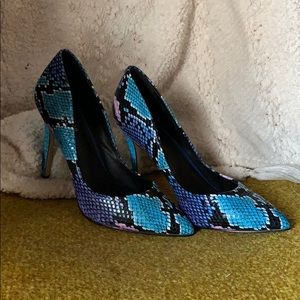 Blue snake skin pumps